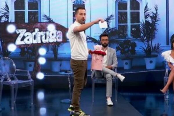 VODITELJA PINKA BLOKIRALA POZNATA PEVAČICA: Slao je i VRUĆE PORUKE, sada PROGOVORIO