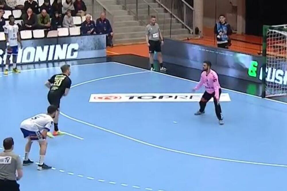 ČUDESNA INTERVENCIJA: Golman Granoljersa napravio potez koji se u rukometu retko viđa! (VIDEO)