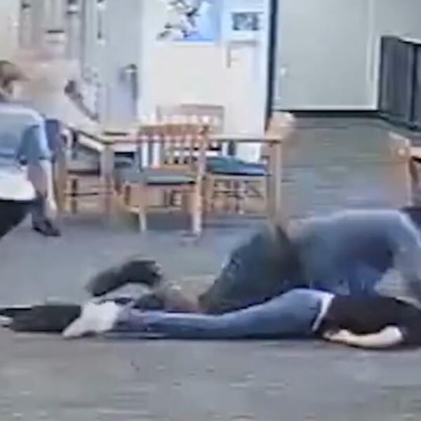ŠUT NOGOM U GLAVU, NA MESTU JE ONESVESTIO: Učenik od 120 kila brutalno prebio nastavnicu, snimak je uznemirujuć