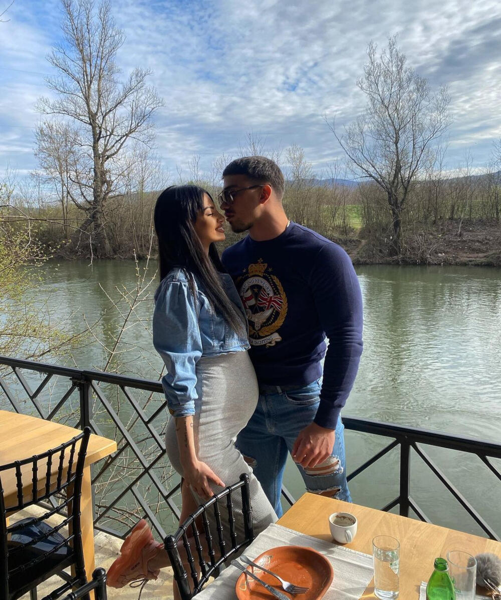 Tara Simov pokazala stomak