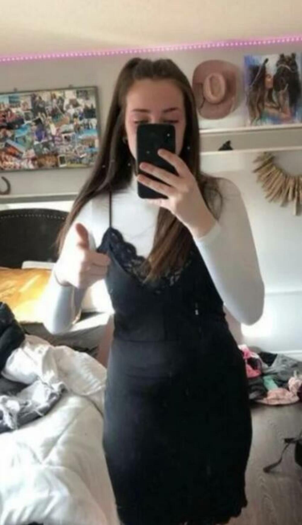 Devojčica u spornoj odeći 