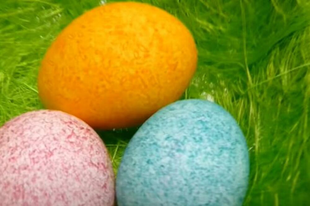 ZA NAJLEPŠE OFARBANA JAJA POTREBAN VAM JE SAMO OVAJ SASTOJAK: Biće kao da ih je radio umetnik, a veoma je prosto