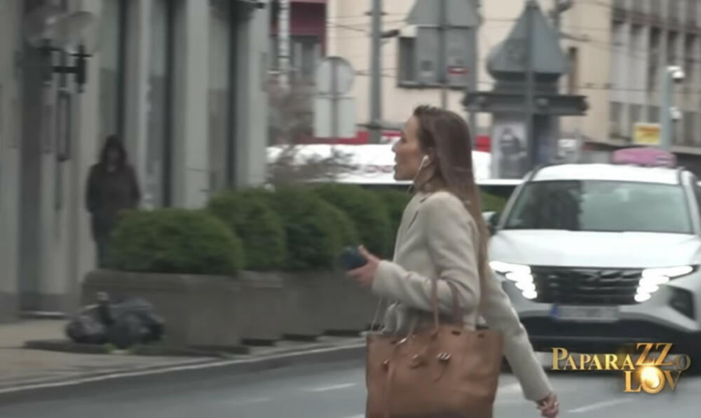 Jelena Đoković šeta gradom