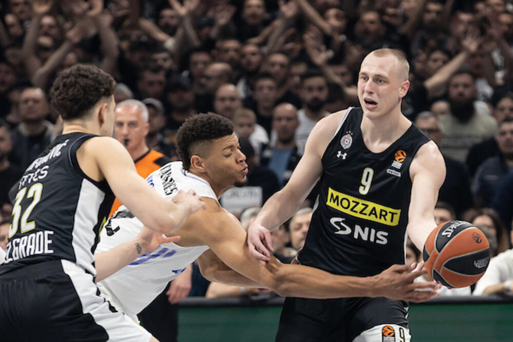 Alen Smailagić na utakmici Partizana i Real Madrida u Beogradu