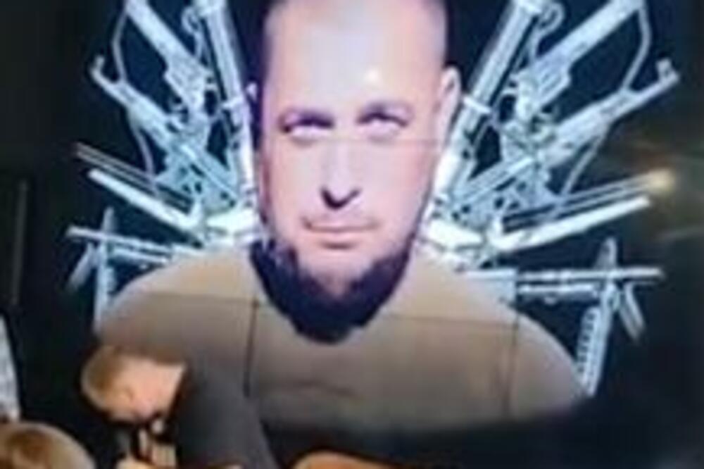 EVO KO JE BIO TATARSKI KOJI JE UMRO U EKSPLOZIJI: Snimljen TRENUTAK kada uzima STATUU u kojoj je bila BOMBA? VIDEO