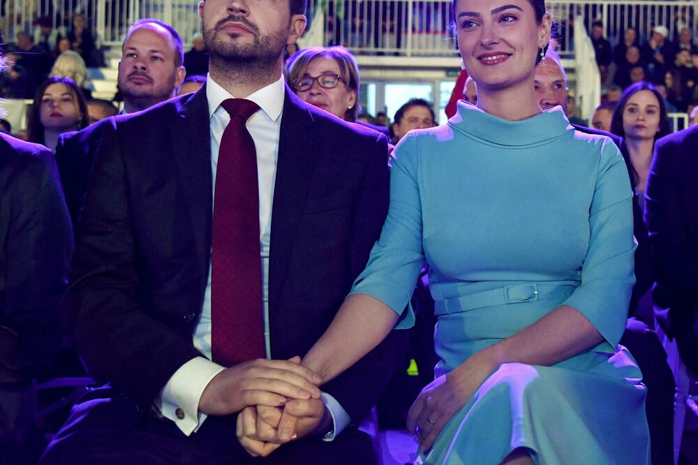 MILATOVIĆ KRSTIO ĆERKICU NA BAŠ OVAJ DAN: Na sliku crnogorskog predsednika reagovao ceo region (FOTO)