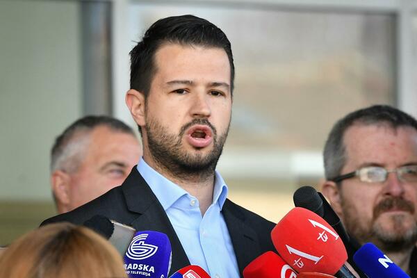 OGLASIO SE MILATOVIĆ POVODOM TEŠKE NESRREĆE KOD CETINJA: Predsednik Crne Gore zatečen vešću o TRAGEDIJI