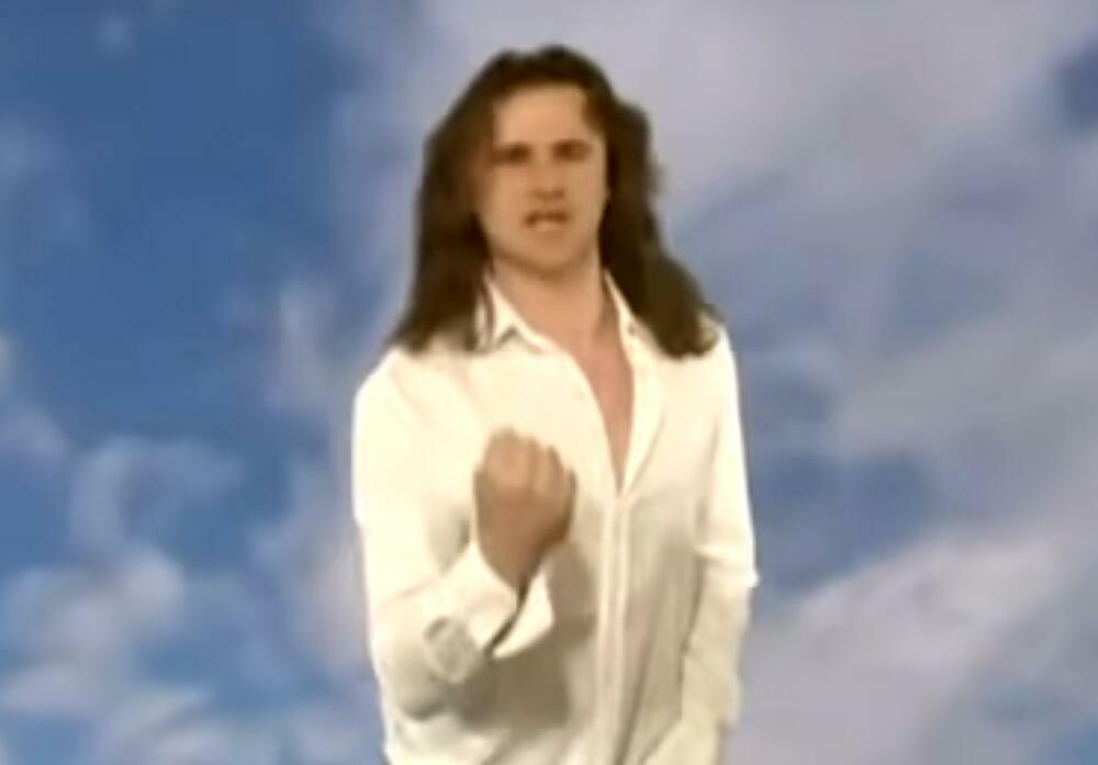 Redžepović je postao poznat po čuvenom hitu 'Iza oblaka'