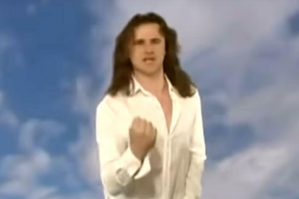 DA LI ZNATE KO JE PRETUČENI PEVAČ IZ NOVOG PAZARA? Za svoj veliki hit INSPIRACIJU je dobio u toaletu