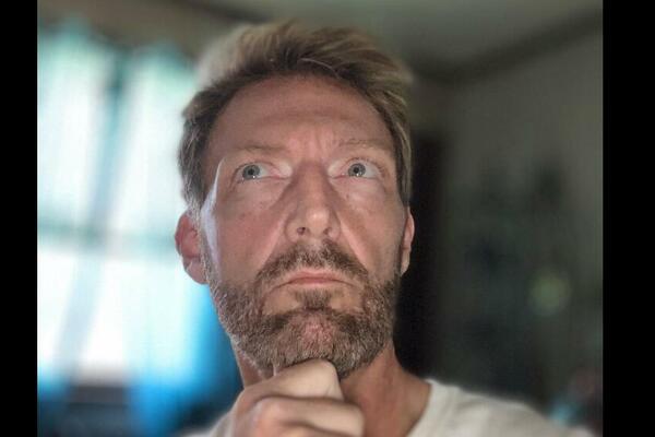 VASKRSAO, A ONDA OBJAVIO TRAGIČNE VESTI ZBOG KOJIH MISLE DA JE LUD: Predvideo DVE SMRTI koje su se STVARNO DESILE