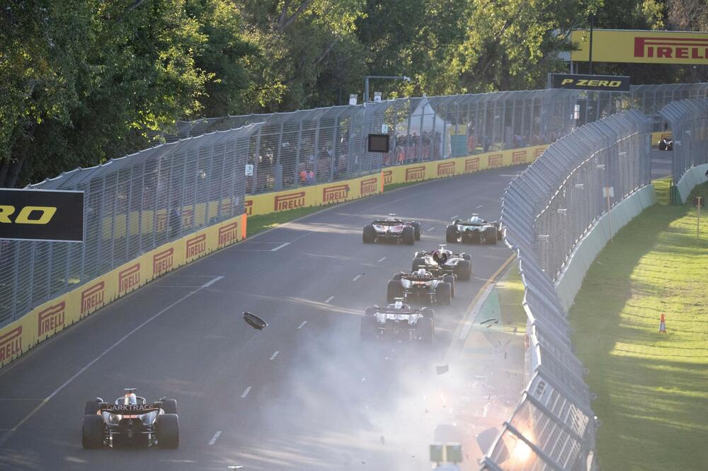 KOMAD SA BOLIDA FORMULE 1 UDARIO NAVIJAČA, RUKA MU SVA U KRVI: "Da me je pogodio pod drugim uglom..." (FOTO)