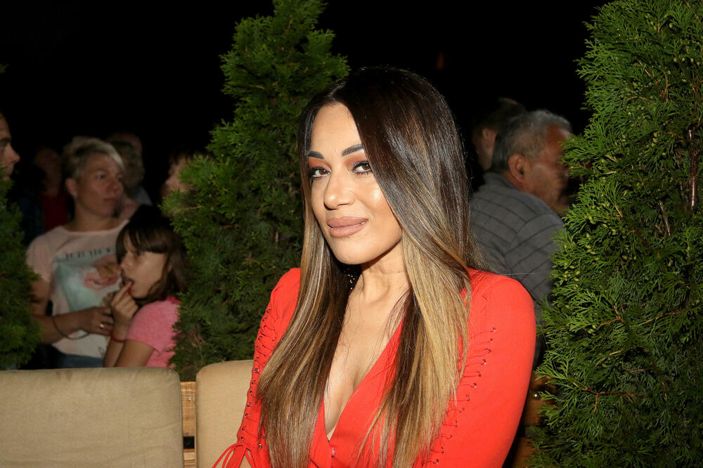 JADRANKA BARJAKTAROVIĆ GODINAMA KRIJE DEČKA, A SADA JE ISPLIVALO SVE: Zaista je reč o NJEMU?