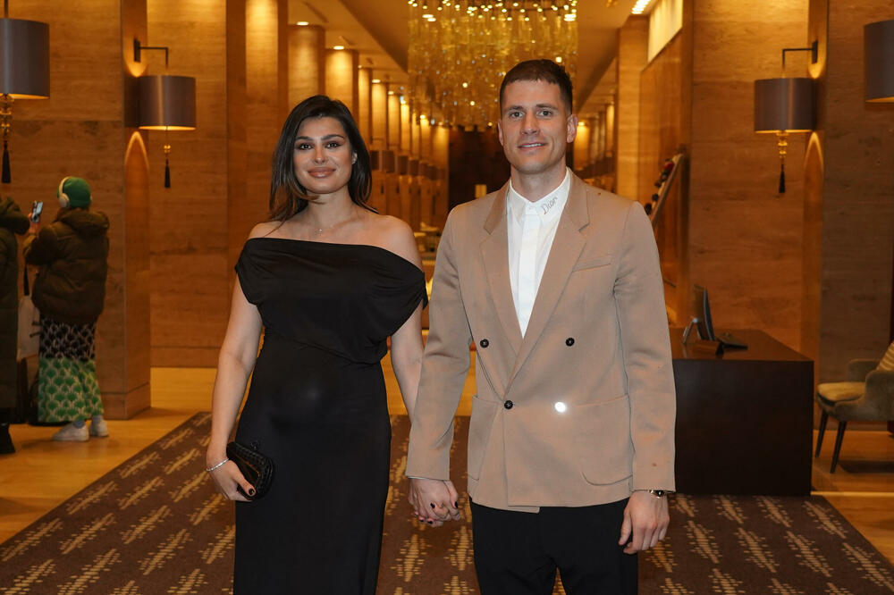 NEDOVIĆ POSTAO OTAC! Mina na svet donela devojčicu čije ime zrači posebnom snagom (FOTO)