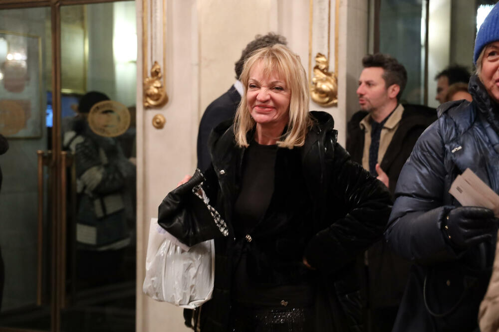 TAŽILI OD NJE DA SE SKINE GOLA PRED KAMERAMA, U SVE UMEŠAN I GIDRA: Violeta striptizeta PROGOVORILA