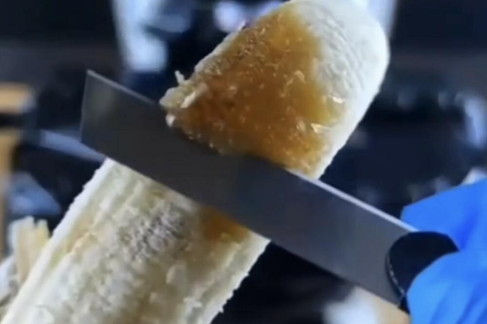 STAVILI SU TRULI DEO BANANE POD MIKROSKOP: Kad vidite ovu JEZIVU STVAR više nikada nećete pojesti TO (VIDEO)