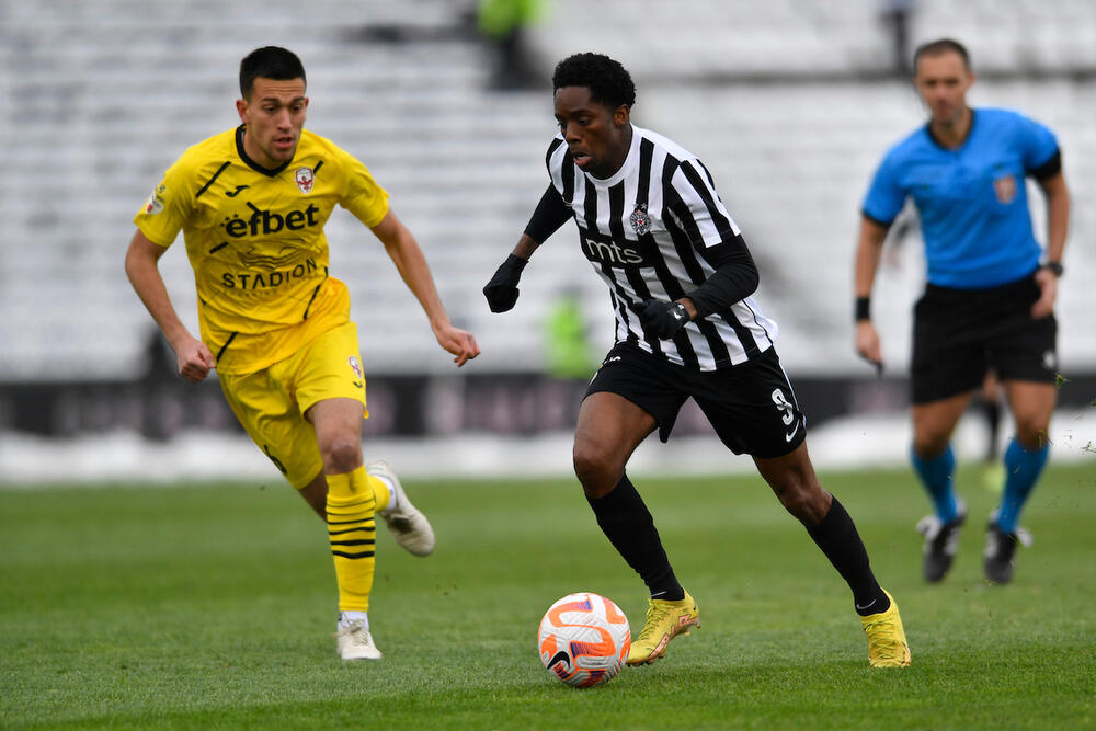 Kvinsi Menig na utakmici Partizana i Voždovca