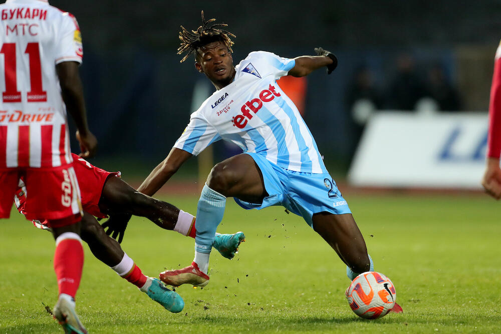 Edmund Ado na meču protiv Crvene zvezde u Superligi Srbije