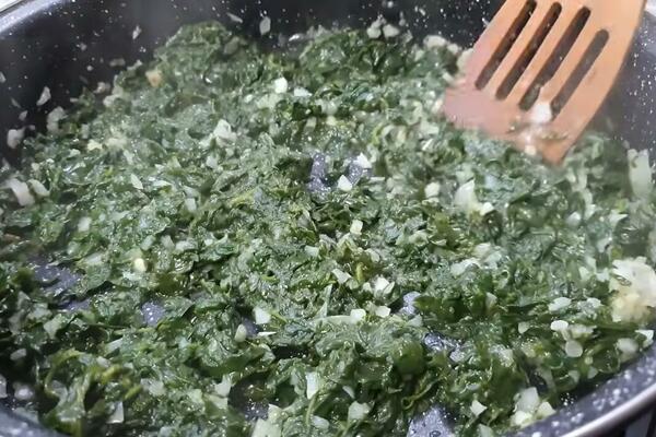 SELJAČKO JELO OD ZELJA NA KOM SU NAŠI STARI ODRASTALI: Zbog jednog SASTOJKA bude MEKANO i KREMASTO