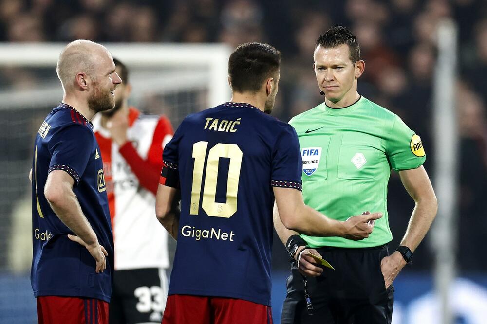 PREKINUT VELIKI HOLANDSKI DERBI! Tadić ušao u klinč sa starim znancem, a onda je video KRVAVOG saigrača!