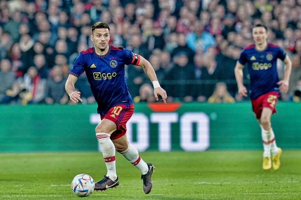 OVAKO JE DUŠAN TADIĆ ZAČEPIO USTA KRITIČARIMA: Kapiten Ajaksa pogodio u NAJBITNIJEM meču! (VIDEO)