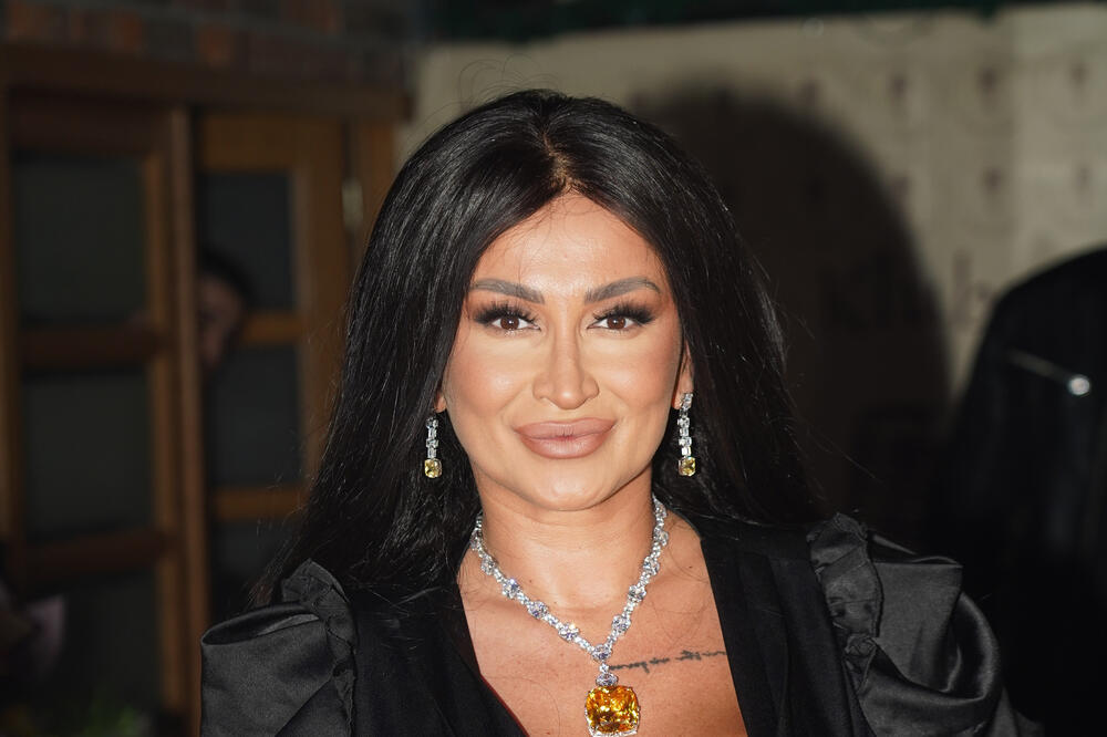 TRANSFORMACIJA VEKA, RAZLIKA OČIGLEDNA! Kada vidite nove fotke Andreane Čekić platićete TERETANU: KOLIKO JE SMRŠALA