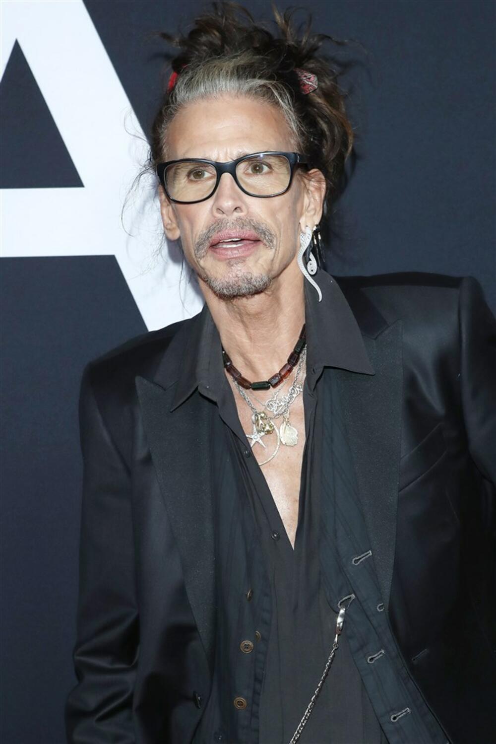 Misli je optužila pevača za seksualni napad i zlostavljanje