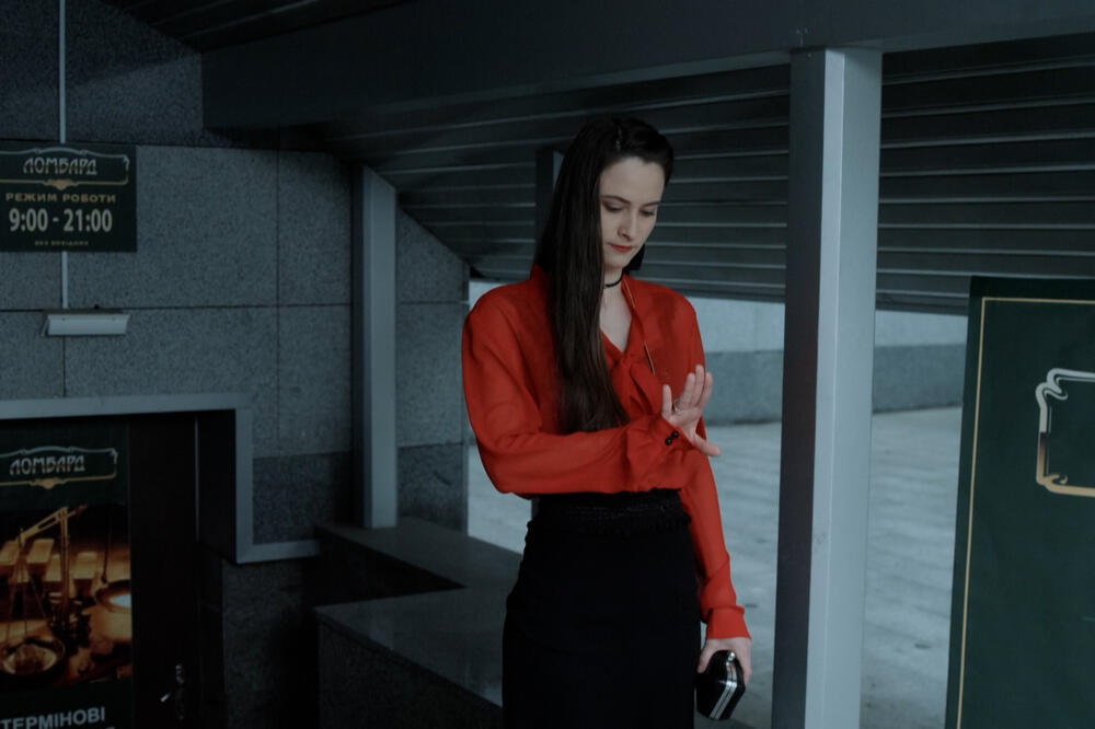 ZALOŽILA VERENIČKI PRSTEN DA BI UĆUTKALA BIVŠEG DEČKA! Ja ne prestaje da šokira svojim odlukama!