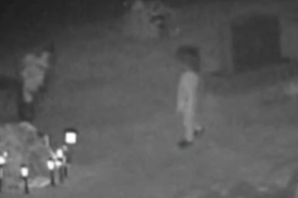 KAMERA SNIMILA SABLASAN PRIZOR PORED GROBA: Majka tvrdi - "TO JE MOJA ĆERKA", snimak će vas ŠOKIRATI (VIDEO)