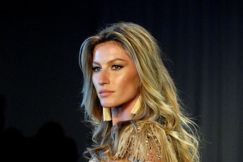 NADIMAK JOJ JE "TELO", MUŠKARCI SU ODUVEK OTKIDALI NA NJU: Istina o njenom POREKLU će vas baciti na POD