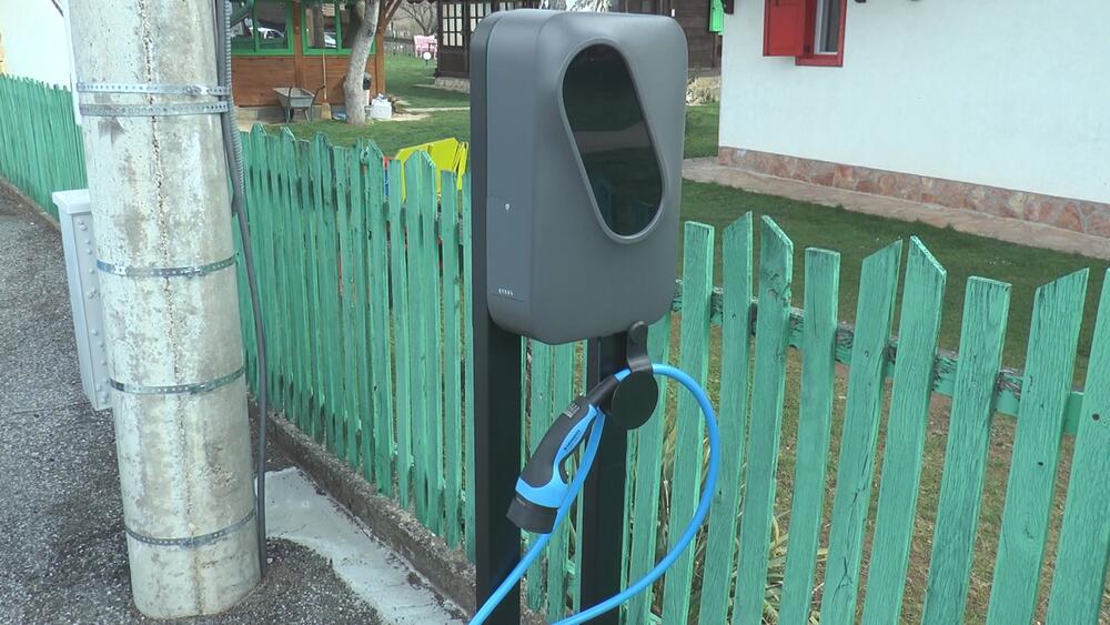 Punjač za električni automobil