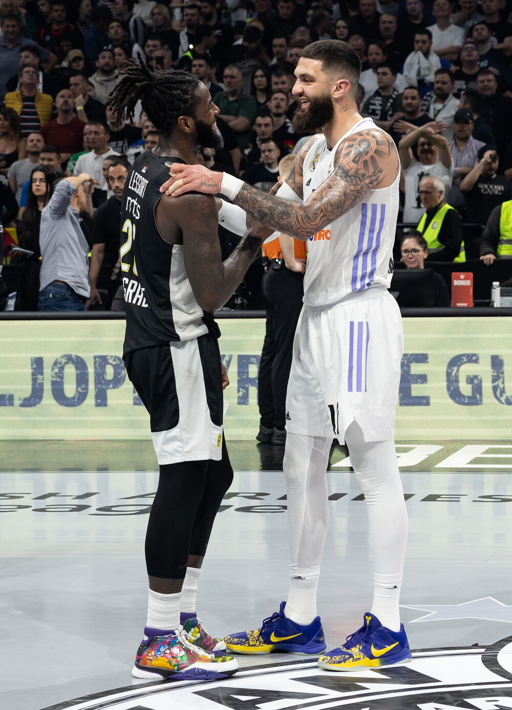 Matijas Lesor i Vensan Poarije na meču top 8 faze Evrolige 