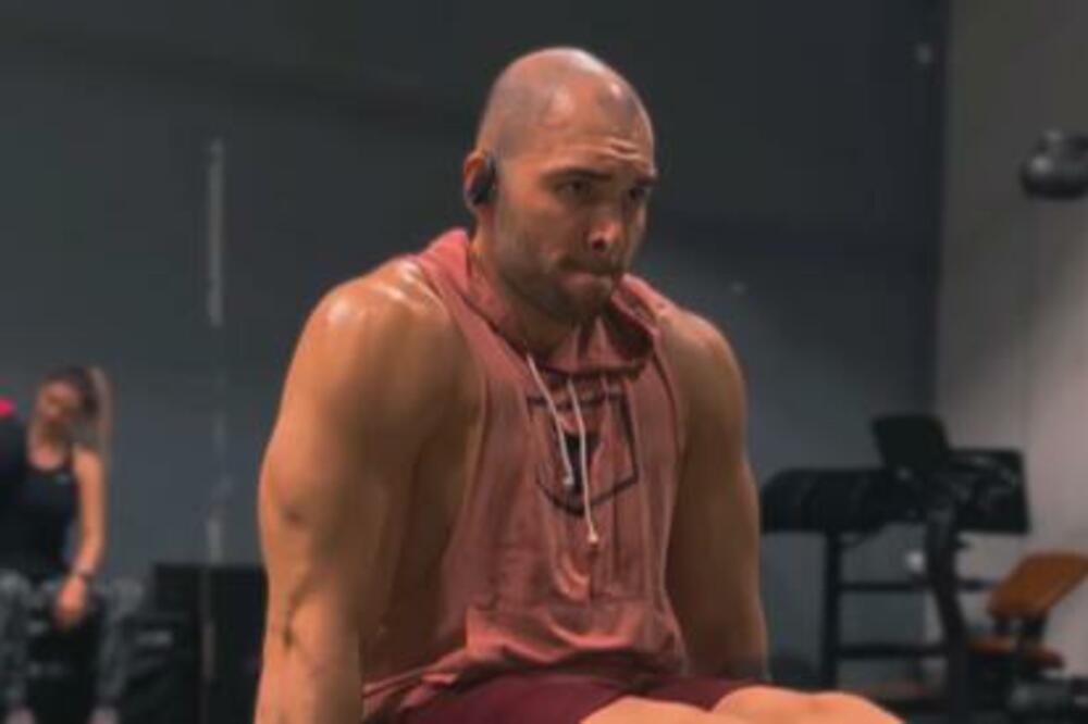 SVI GA ZNATE KAO BUCKA, A DANAS JE OPASAN FRAJER: Sin muzičkog para MAMI ženske UZDAHE gde god se pojavi