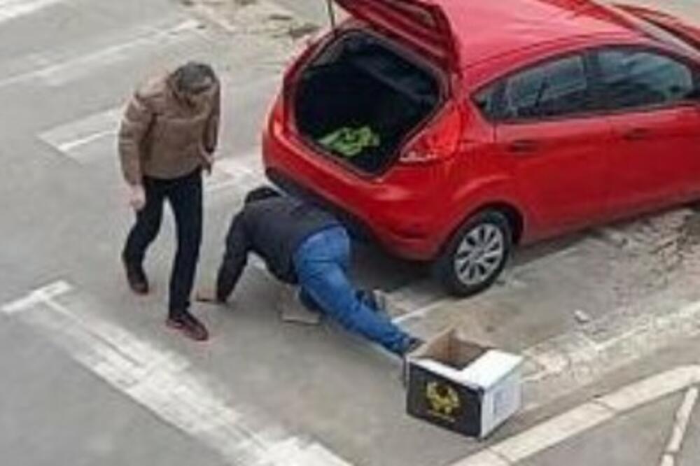 "JEDAN OD JAČIH MOZGOVA": Vozač se na Novom Beogradu "MALO ZAVOZAO", pa HOP u SVEŽ BETON! (FOTO)