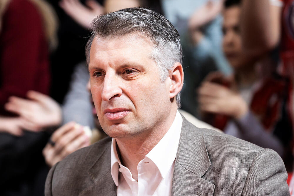 PERO ANTIĆ DOČEKAN OVACIJAMA U PIONIRU: Košarkaše bodre i 2 člana FK Crvena zvezda i slavni Papalukas! (FOTO/VIDEO)