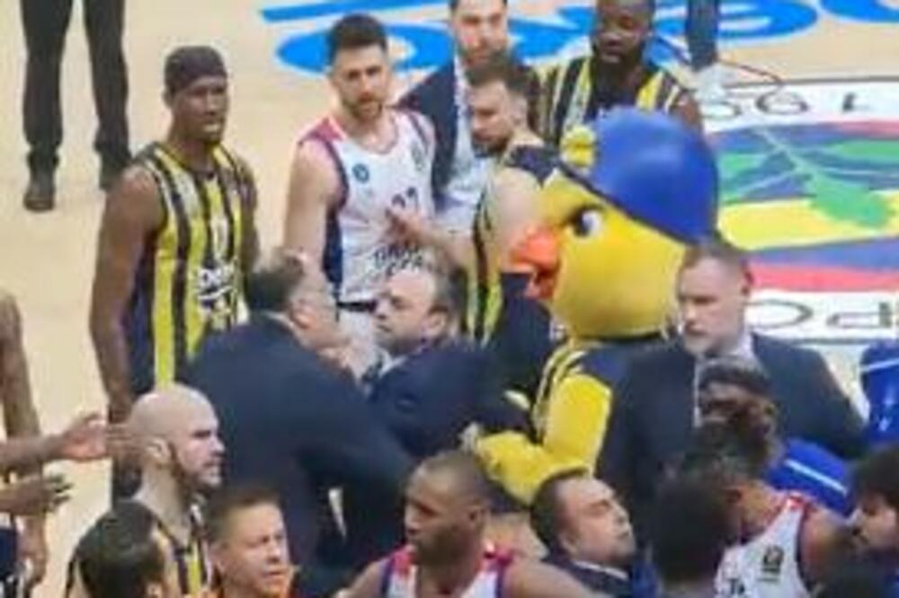 LUDNICA U ISTANBULU, VASA MICIĆ GLEDA I NE VERUJE: Ataman napravio SKANDAL, Klajburn hteo sve da BIJE! (VIDEO)