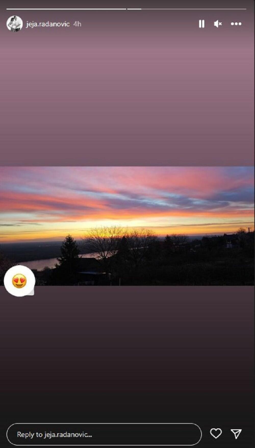 Folk pevač Sloba Radanović i njegova supruga Jelena Radanović, skućili su se u beogradskom naselju Višnjička banja.