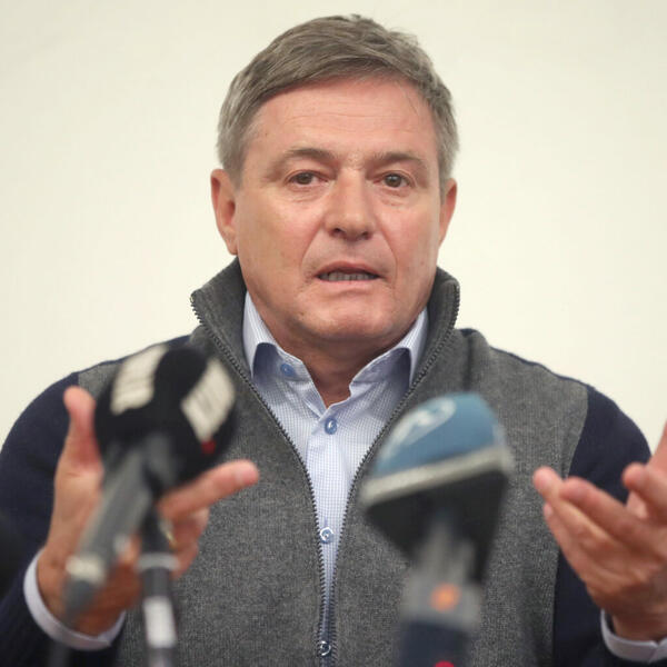 PIKSIJA RAZBESNELE LAŽI: "Koje, bre, ŽENE? Šta pričate... Čim smo sleteli u Katar, BACIO sam telefon!"