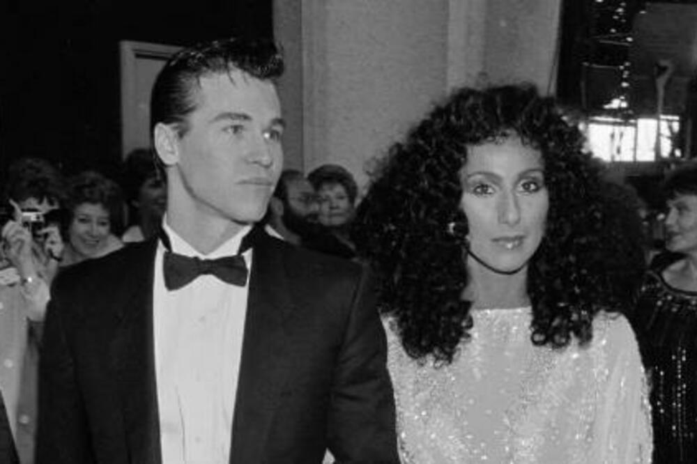 LEŽAO JE U KRVI KADA JE VIDEO DA JE BACILA OKO NA RADNIKA HITNE POMOĆI: Raskinuli su, a onda ih je spojila BOLEST