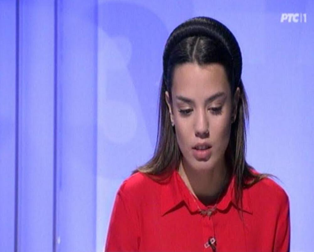 KAD JE ISIDORA UŠLA U STUDIO SLAGALICE, HIPNOTISALA JE GLEDAOCE: Nasmejala se i sve je stalo, BOGINJA LEPOTE (FOTO)