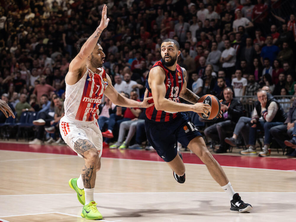 Darijus Tompson (desno) u duelu sa Fakundom Kampacom