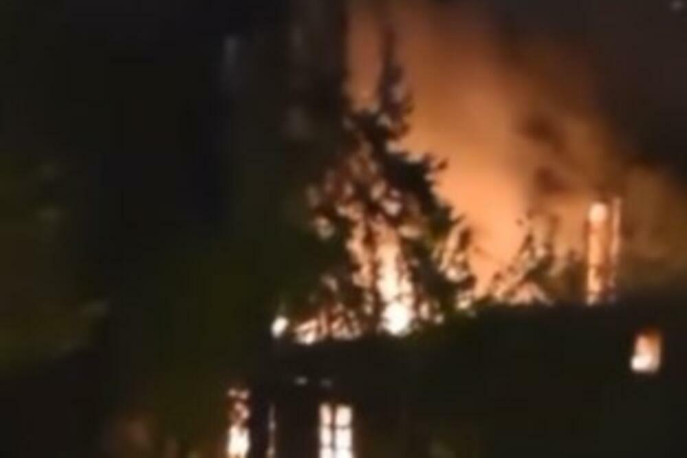 BUKTI POŽAR U BEOGRADU: Vatra progutala CELU KUĆU, ekipe stigle na teren (VIDEO)