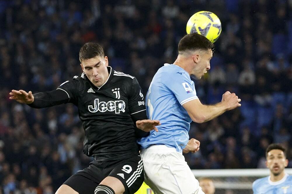 "VLAHOVIĆ? NISMO MU POMOGLI U PRVOM POLUVREMENU..." Dušan i dalje u velikoj krizi (FOTO)