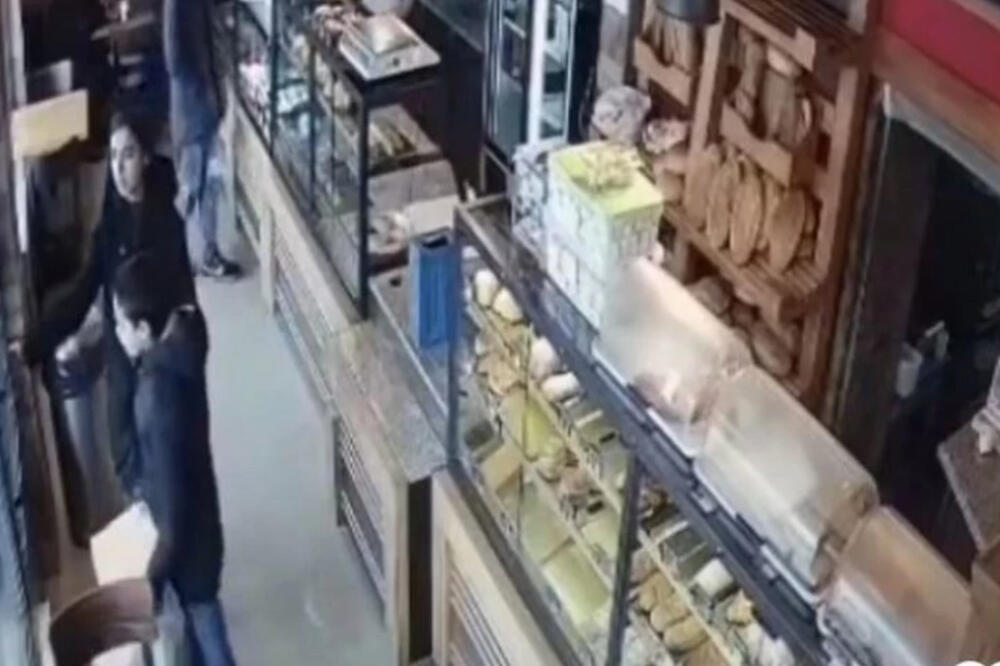 SRBIJA UZNEMIRENA POSLE SNIMKA SA TVITERA: Majka uhvaćena kako OVO RADI DETETU u marketu, pobesnećete (VIDEO)