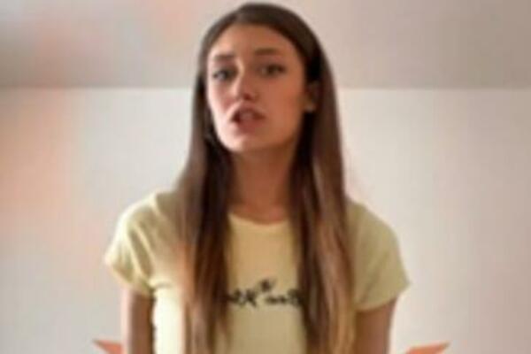 RODILA PRVO DETE SA 15, A DRUGO SA 17 GODINA: Zbog SNIMKA koji je objavila, upućene su joj BRUTALNE UVREDE (VIDEO)