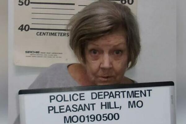 PIJANA BAKICA NAPRAVILA OPŠTI HAOS, OPLJAČKALA BANKU, PA OSTAVILA NEVIĐENU PORUKU: Njen sadržaj će vas ODUVATI