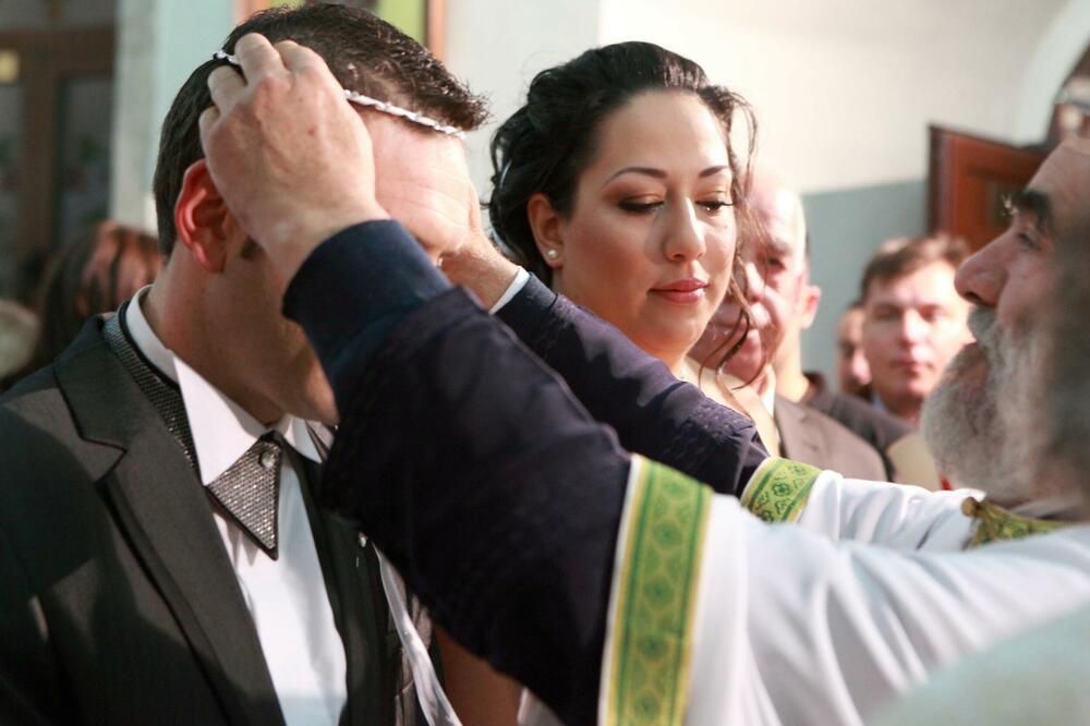 KOLIKU RAZLIKU U GODINAMA TOLERIŠE CRKVA? Ako je veća od OVE brojke, par NE MOŽE da se VENČA! (ANKETA)