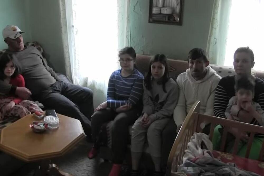 "KUPILI SMO IM KUĆU DA I ONI OSETE SREĆU": Tutinac iz Nemačke pomogao šestočlanoj porodici Vukosavljević (VIDEO)