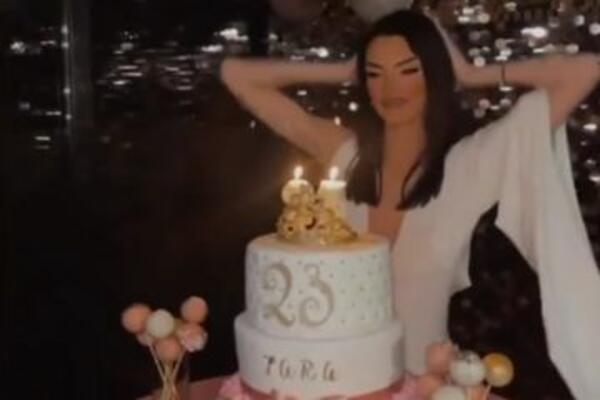 IZ BOLNICE NA ŽURKU! Trudna Tara Simov proslavila ROĐENDAN, elegantnom haljinom sve ODUŠEVILA, a evo ko je sve bio