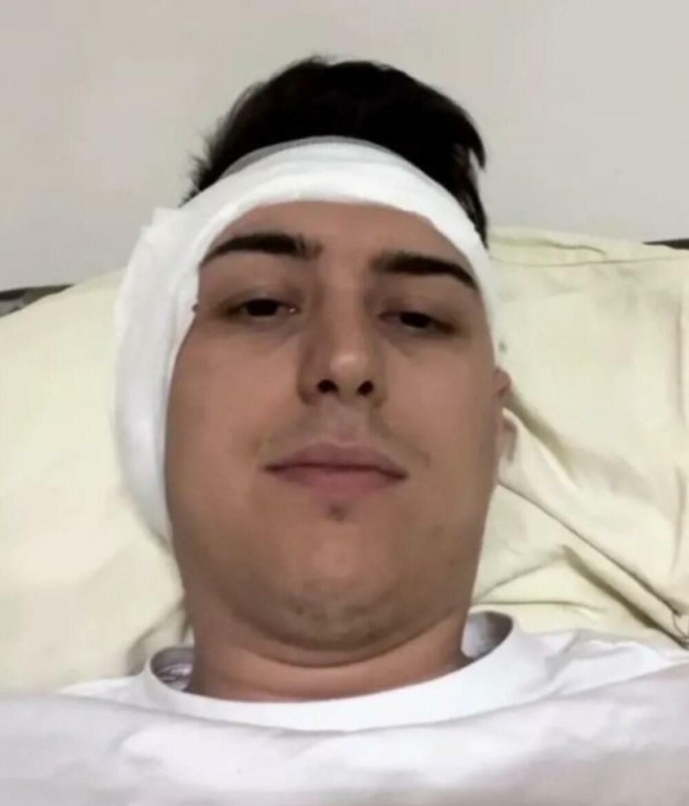 'Još pre nekoliko godina sam počeo da imam probleme sa sluhom kada je levo uvo u pitanju.'