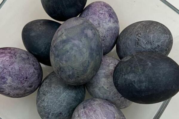 SRPKINJE MASOVNO DELE OVU CAKU ZA FARBANJE JAJA: Ovako nešto još niste probali, SADA JE VREME